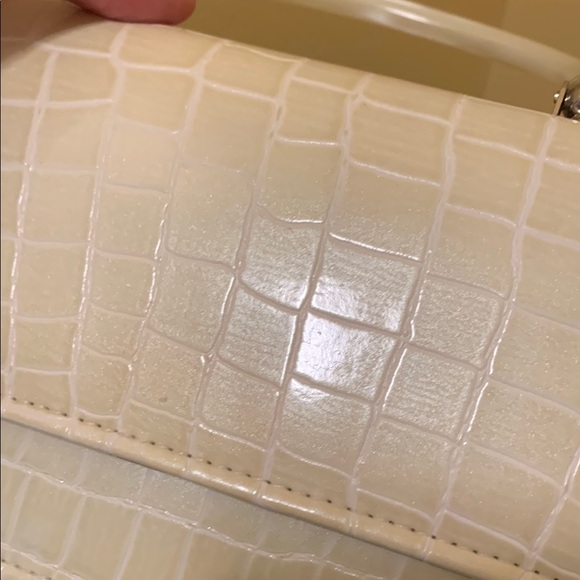 Jeanne Lottie Vintage Cream Mini Bag with Crocodile Texture and Detachable Strap - Picture 4 of 15